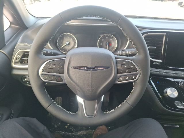 New 2026 Chrysler Pacifica Select image 14