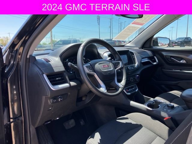 Used 2024 GMC Terrain SLE w/ Driver Convenience Package FWD image 18