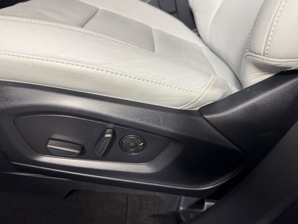 Used 2025 Ford Explorer Platinum w/ LUX Leather Package AWD/4WD image 23