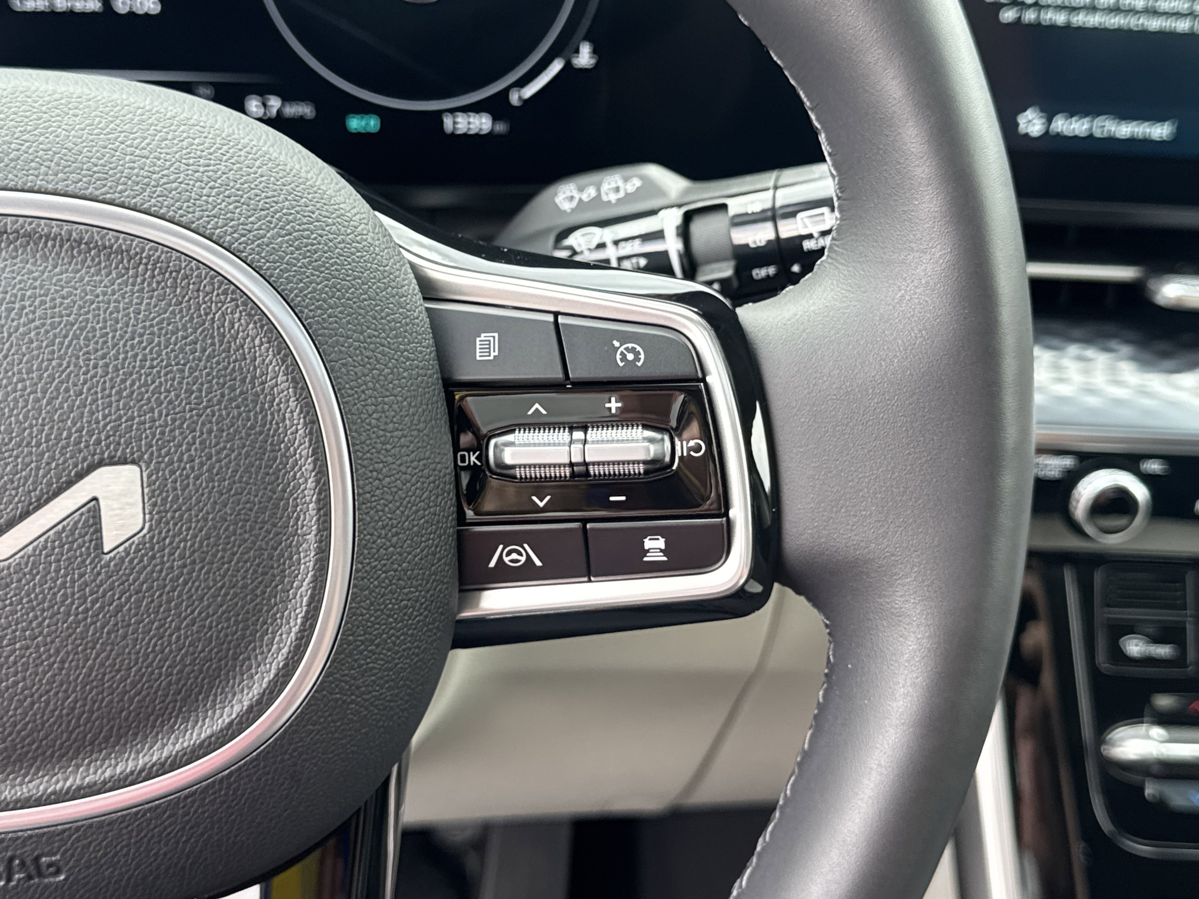 Certified 2024 Kia Carnival SX Prestige image 24