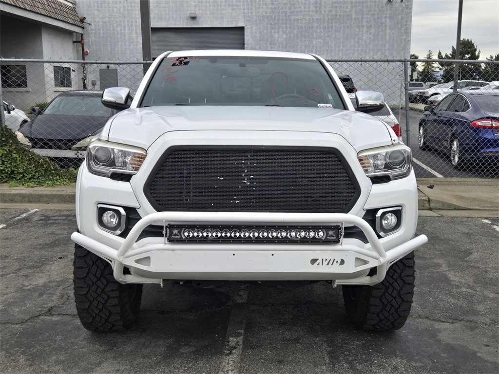Used 2016 Toyota Tacoma Limited image 2