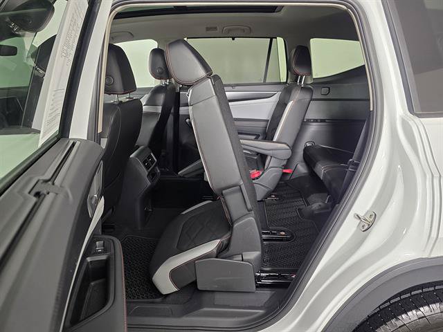 Used 2024 Volkswagen Atlas Peak Edition SEL AWD/4WD image 29