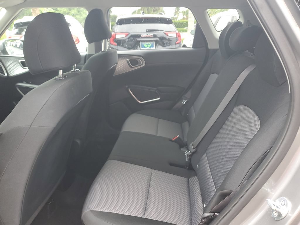 Used 2023 Kia Soul LX w/ LX Technology Package FWD image 14