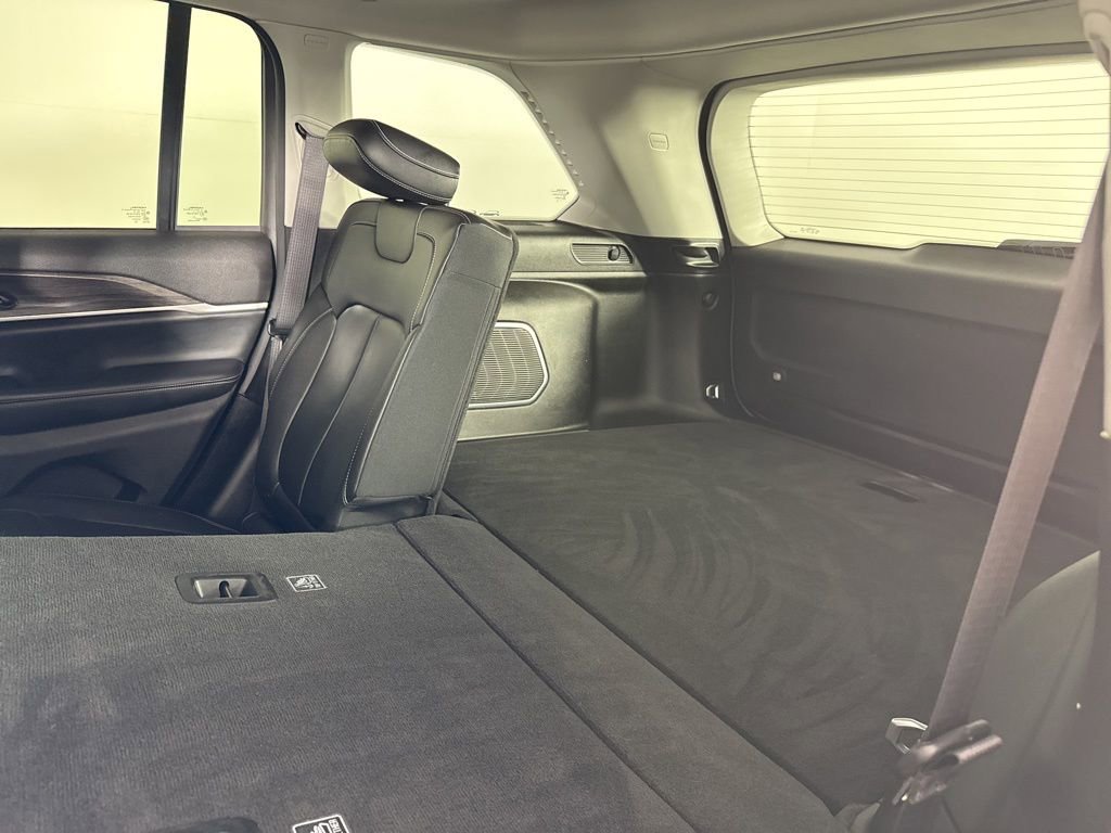 Used 2022 Jeep Grand Cherokee Limited image 31