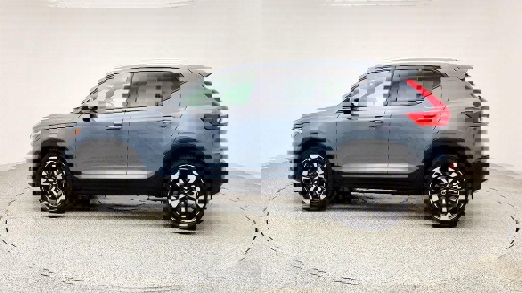Used 2020 Volvo XC40 T5 Momentum image 8