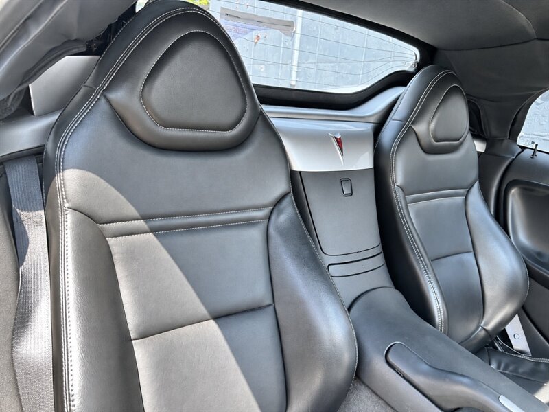 Used 2008 Pontiac Solstice Convertible w/ Premium Package RWD image 7