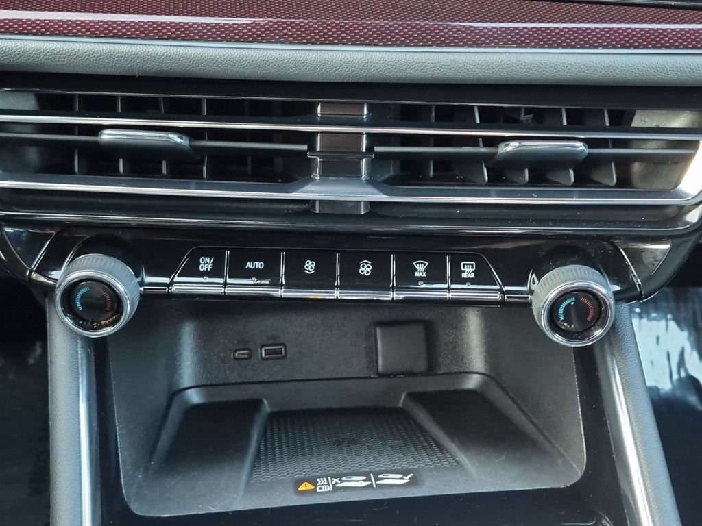 Used 2025 Chevrolet Traverse Z71 AWD/4WD image 26
