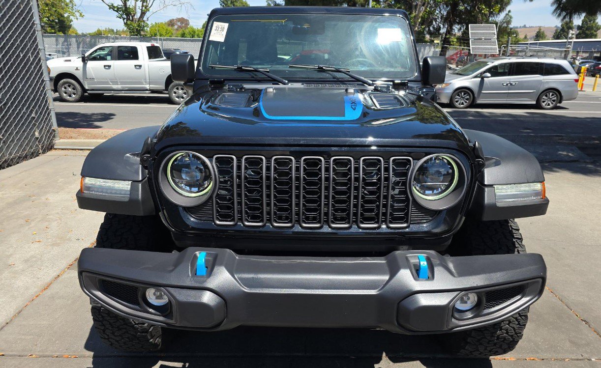 Used 2024 Jeep Wrangler Unlimited Rubicon 4xe w/ Safety Group AWD/4WD image 3