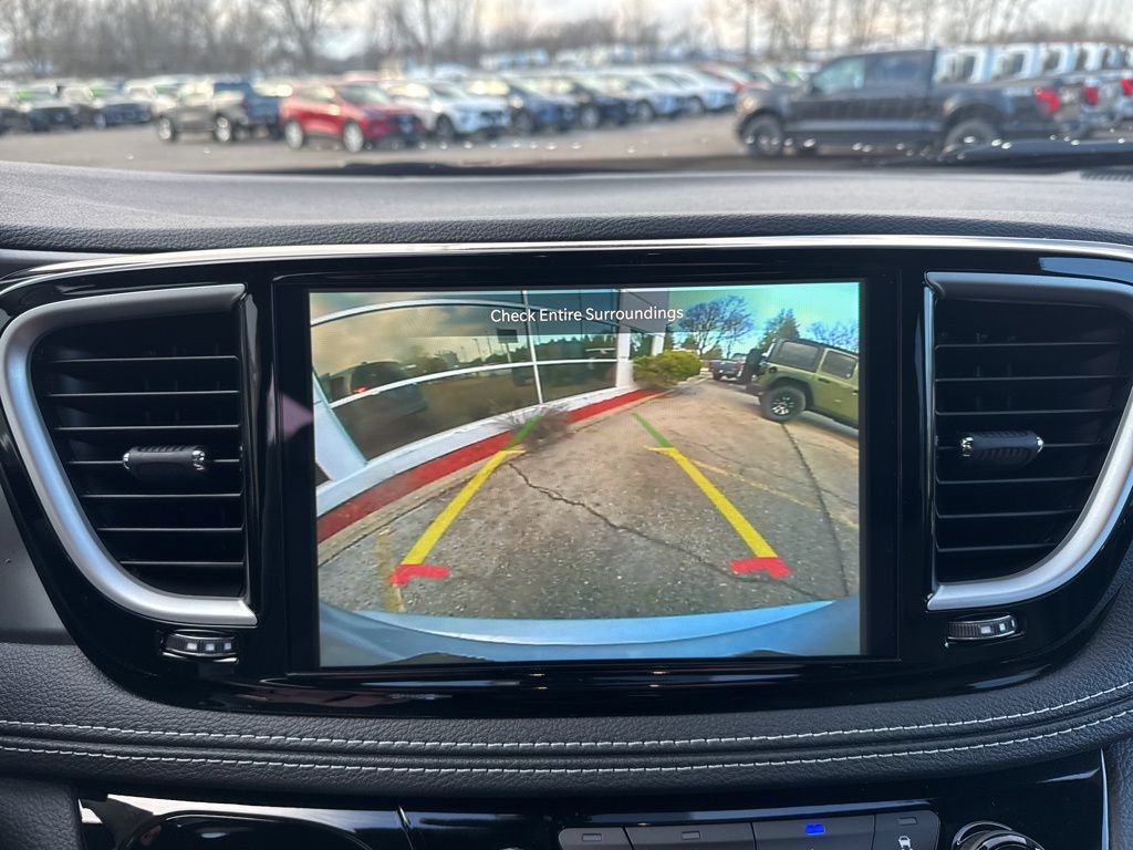 New 2026 Chrysler Pacifica Select AWD/4WD image 16