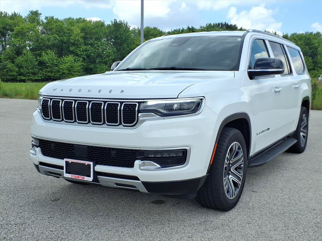 Used 2024 Jeep Wagoneer L Series II w/ Flexible Seating Group AWD/4WD image 30