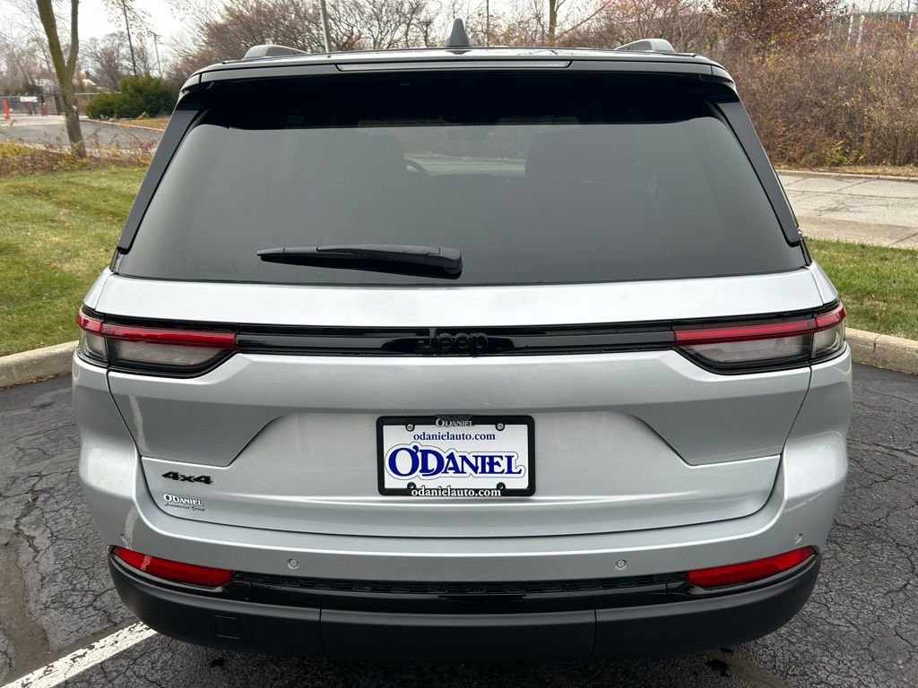 New 2025 Jeep Grand Cherokee Limited w/ Trailer Tow Package image 24