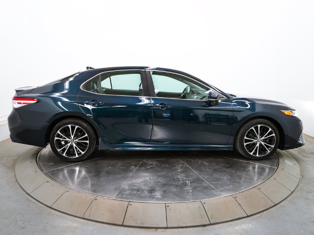 Used 2020 Toyota Camry SE w/ Convenience Package FWD image 8