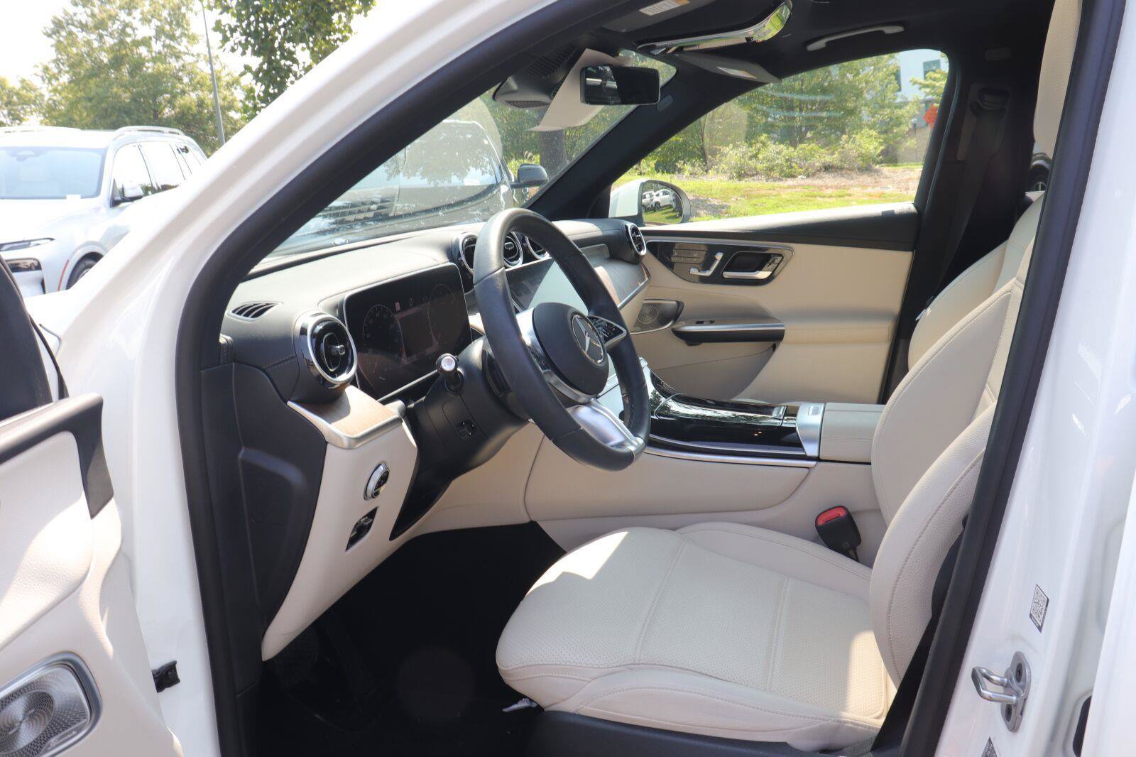Used 2024 Mercedes-Benz GLC 300 4MATIC image 7