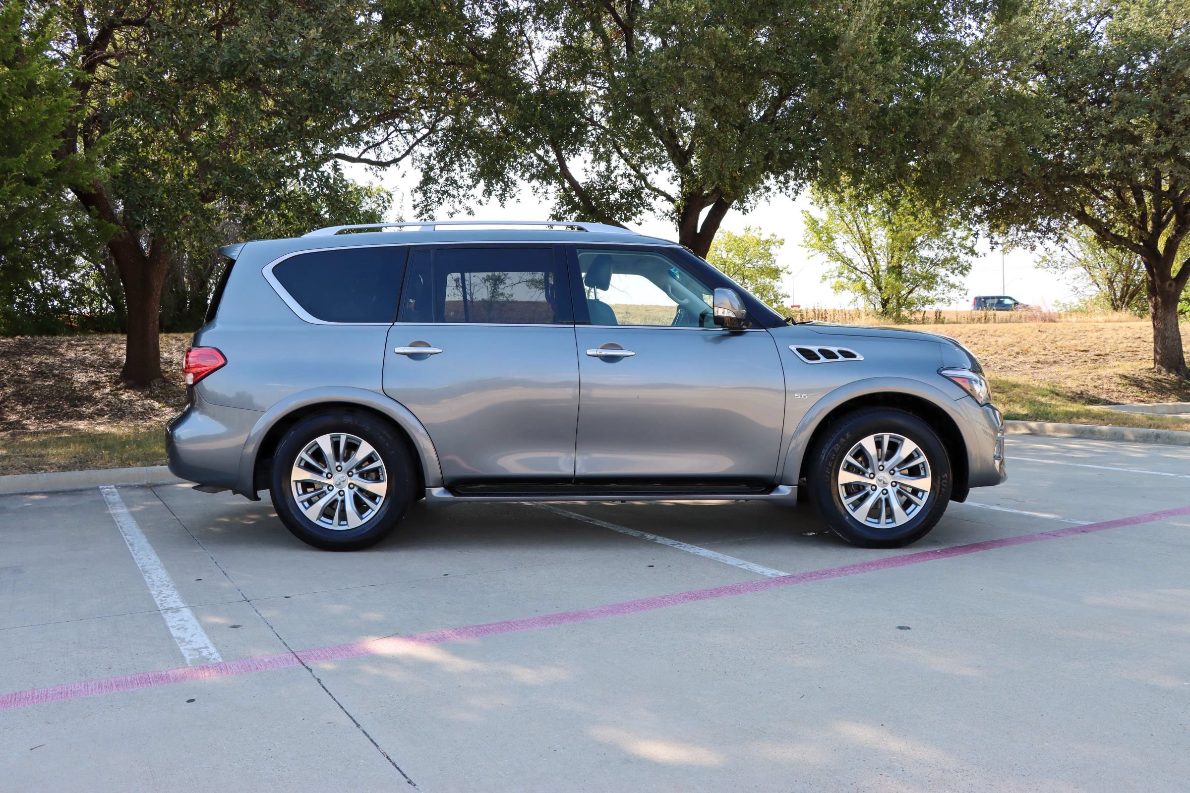Used 2017 INFINITI QX80 4WD image 8