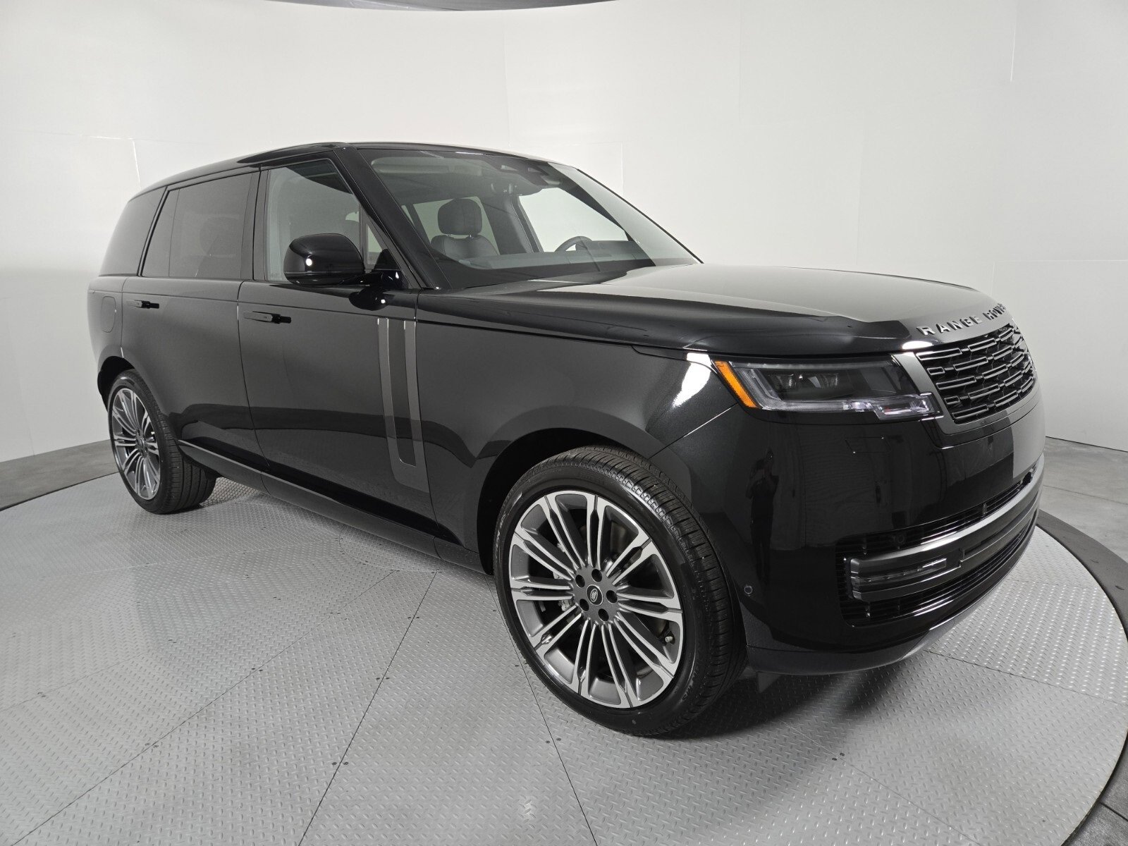 New 2025 Land Rover Range Rover Long Wheelbase SE image 14