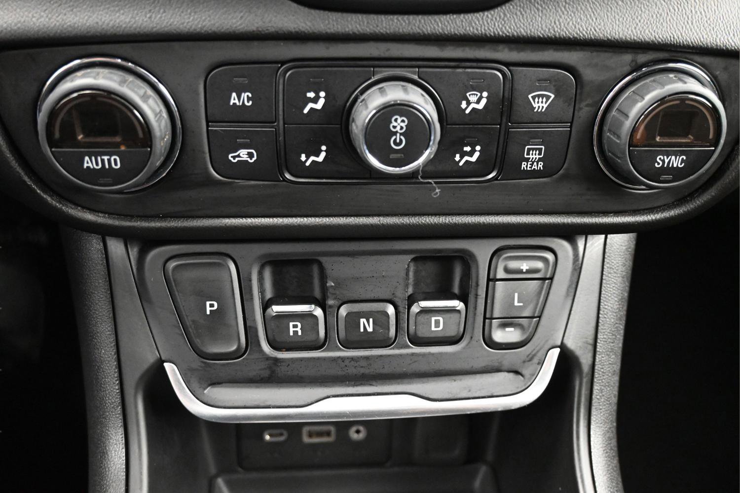 Used 2020 GMC Terrain SLE w/ Driver Convenience Package image 18