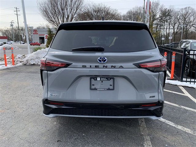 Used 2025 Toyota Sienna XSE image 7