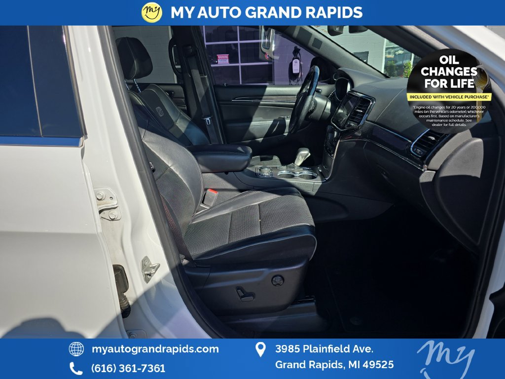 Used 2020 Jeep Grand Cherokee Overland AWD/4WD image 23