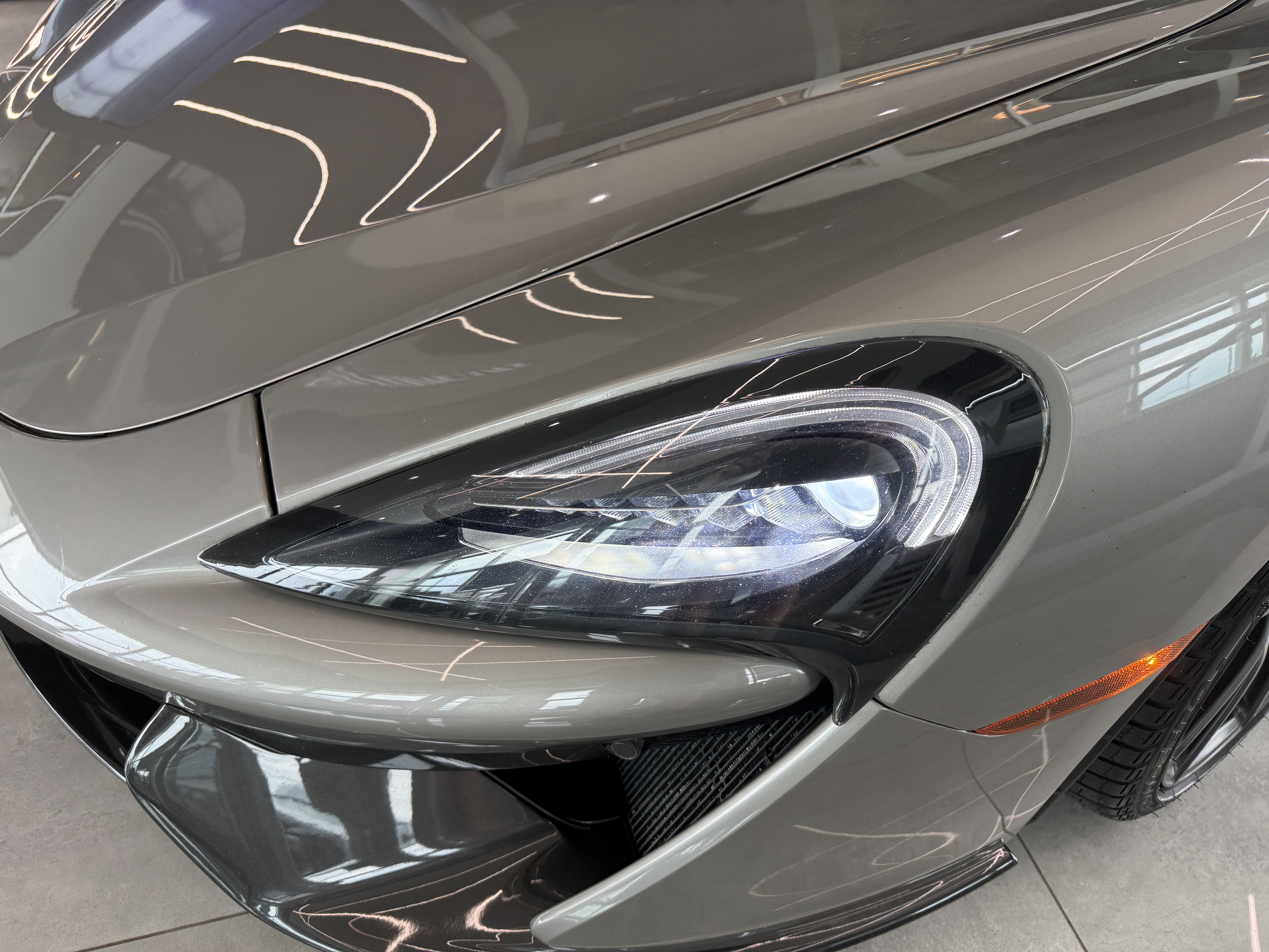 Used 2017 McLaren 570S RWD image 23