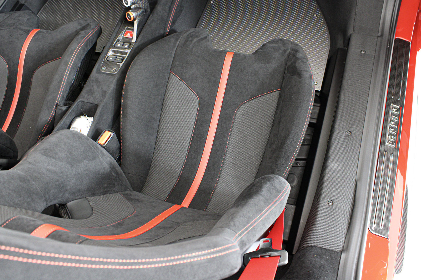 Certified 2019 Ferrari 488 Pista Spider RWD image 30