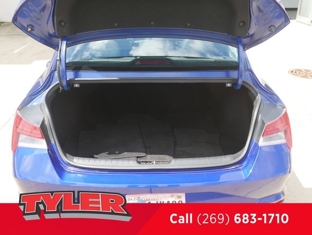 Used 2022 Hyundai Elantra Limited FWD image 16
