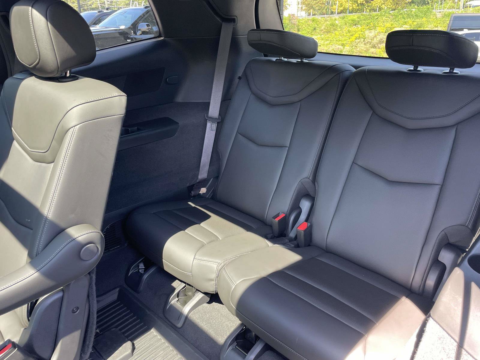 Used 2024 Cadillac XT6 Premium Luxury w/ Technology Package FWD image 16