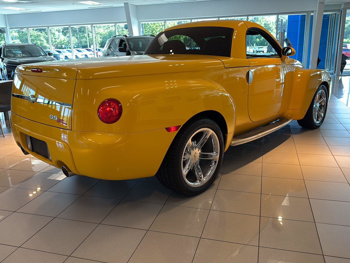 Used 2006 Chevrolet SSR w/ Preferred Equipment Group RWD image 5
