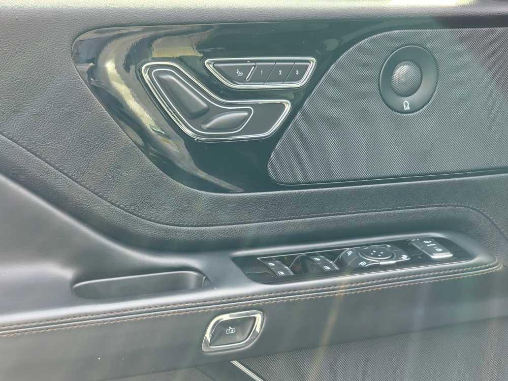 Used 2023 Lincoln Aviator Reserve image 11