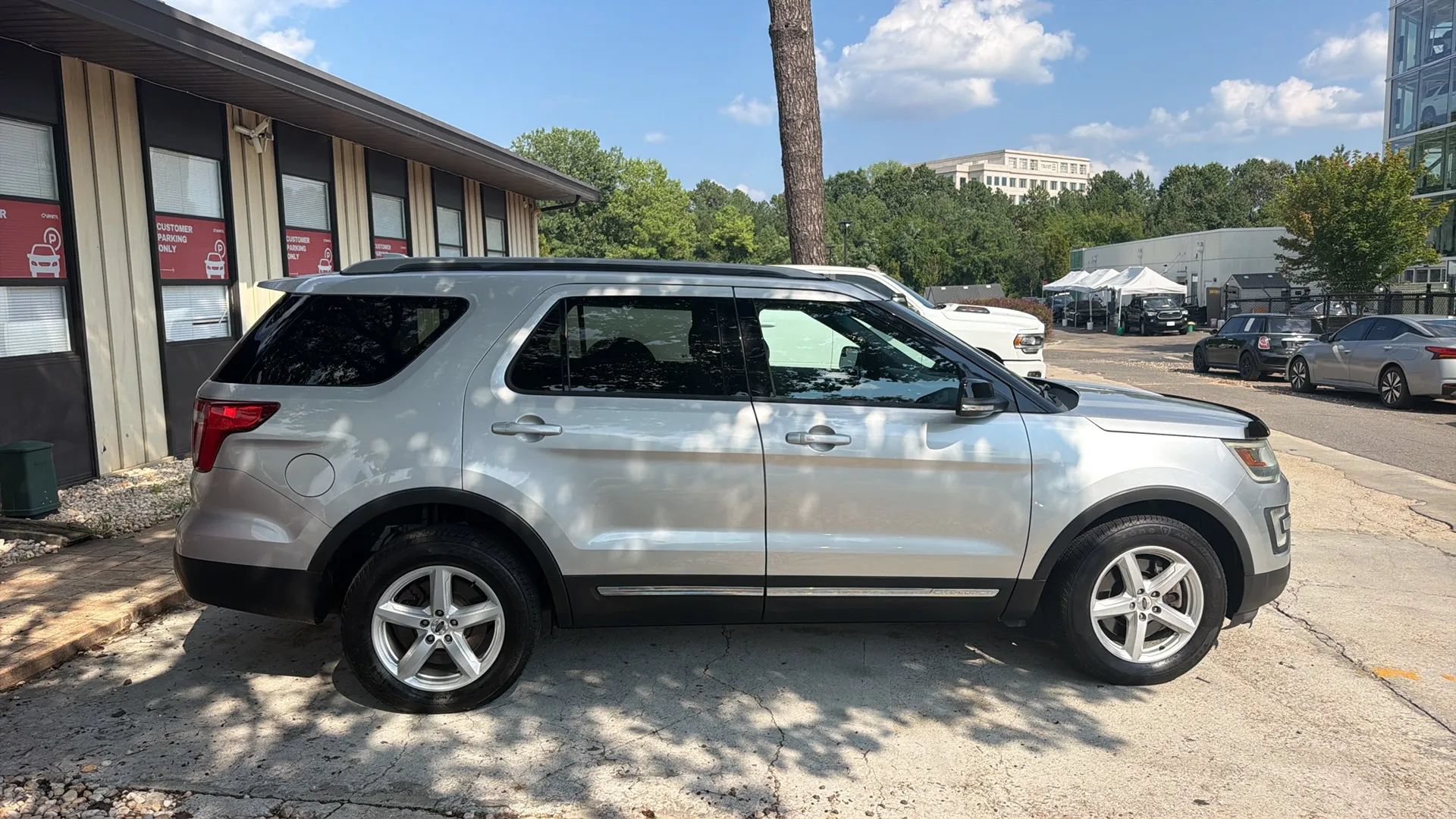 Used 2016 Ford Explorer XLT AWD/4WD image 8