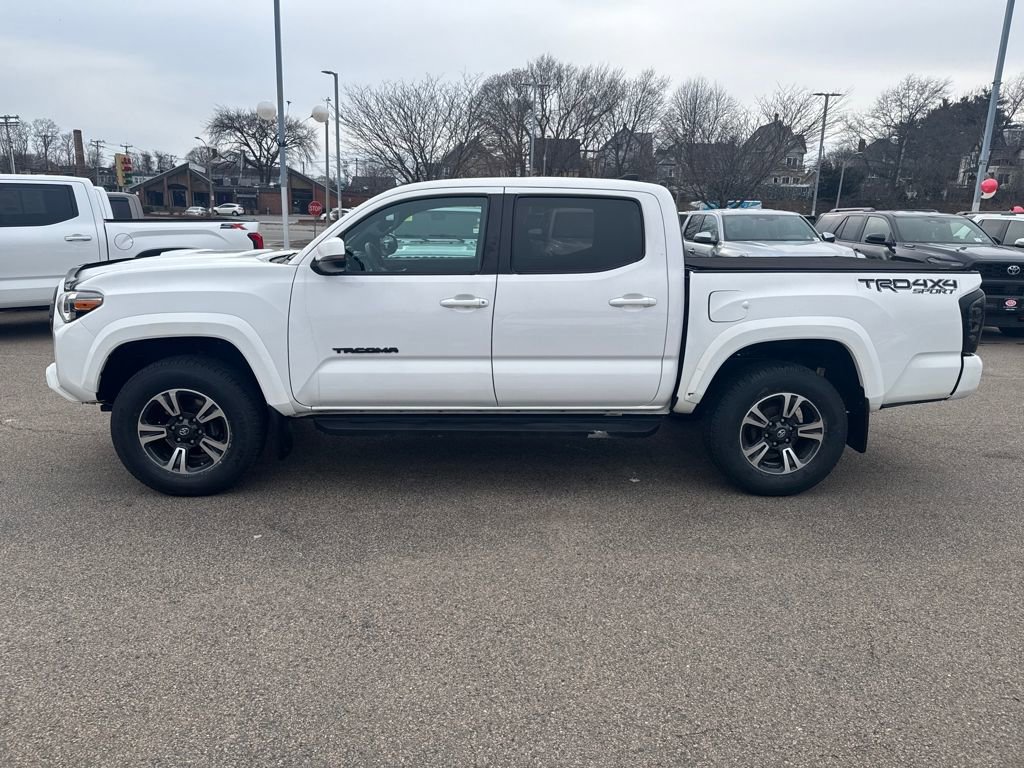 Used 2018 Toyota Tacoma TRD Sport w/ Technology Package image 4