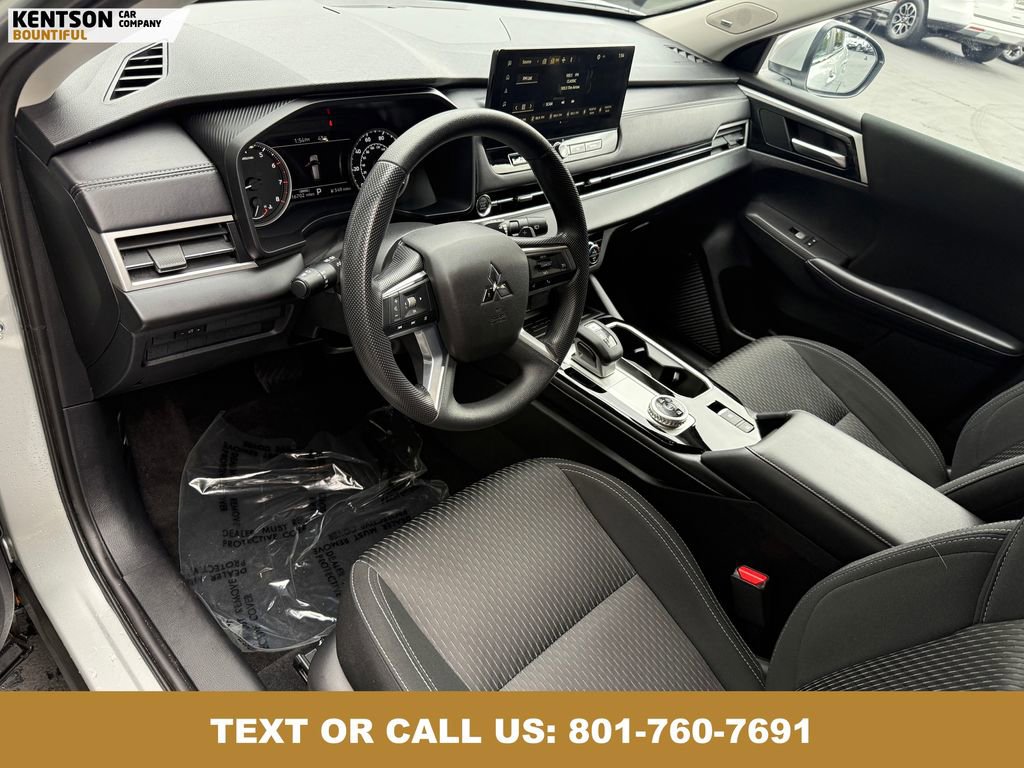 Used 2025 Mitsubishi Outlander ES image 31