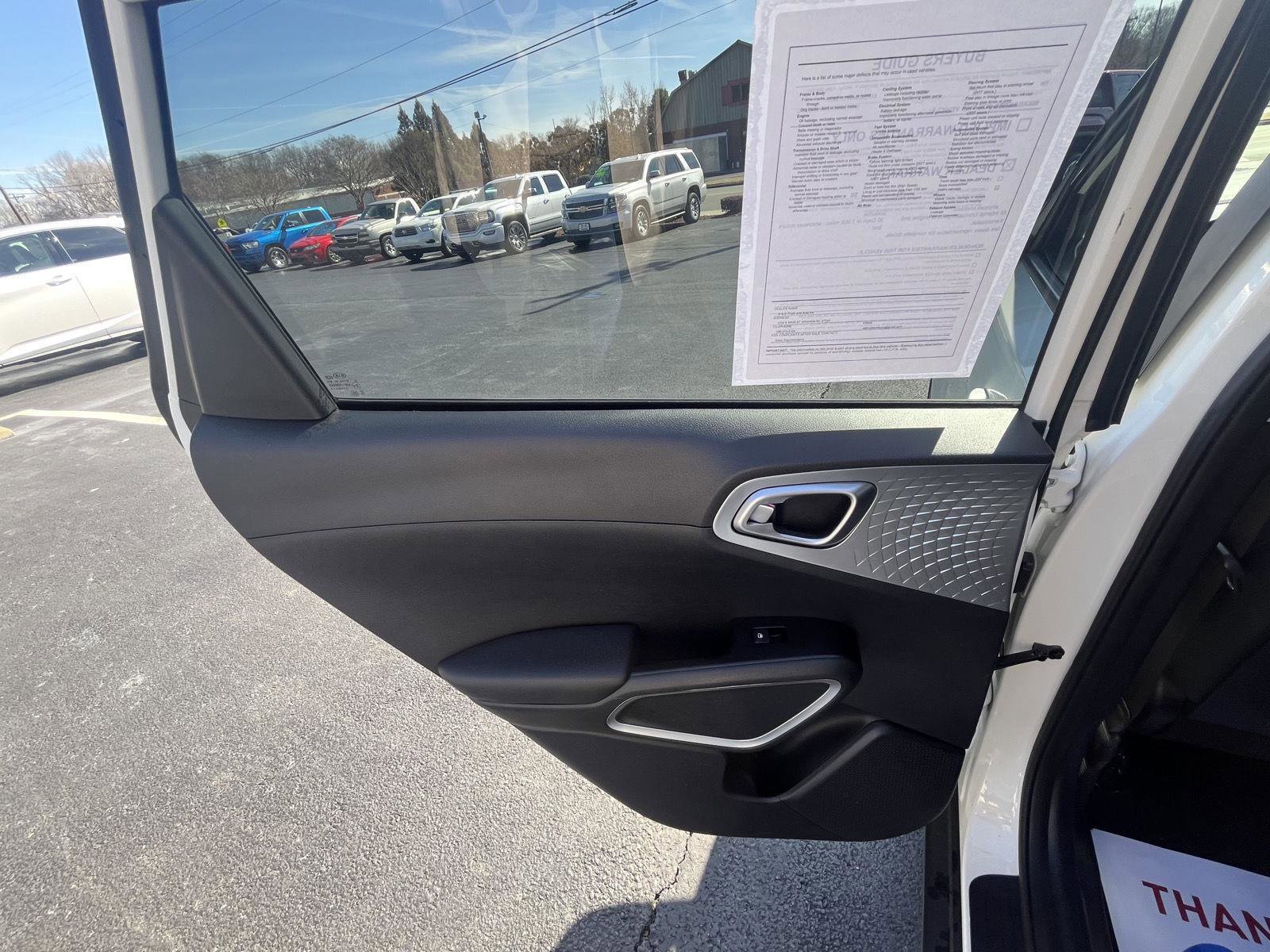 Used 2020 Kia Soul LX image 18