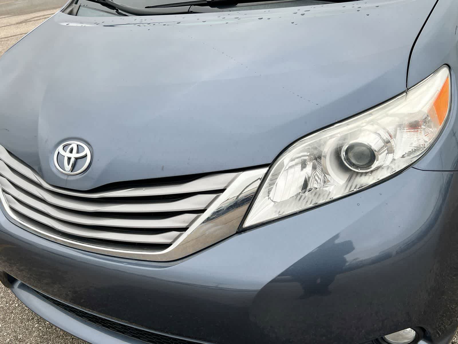 Used 2015 Toyota Sienna XLE Premium image 11