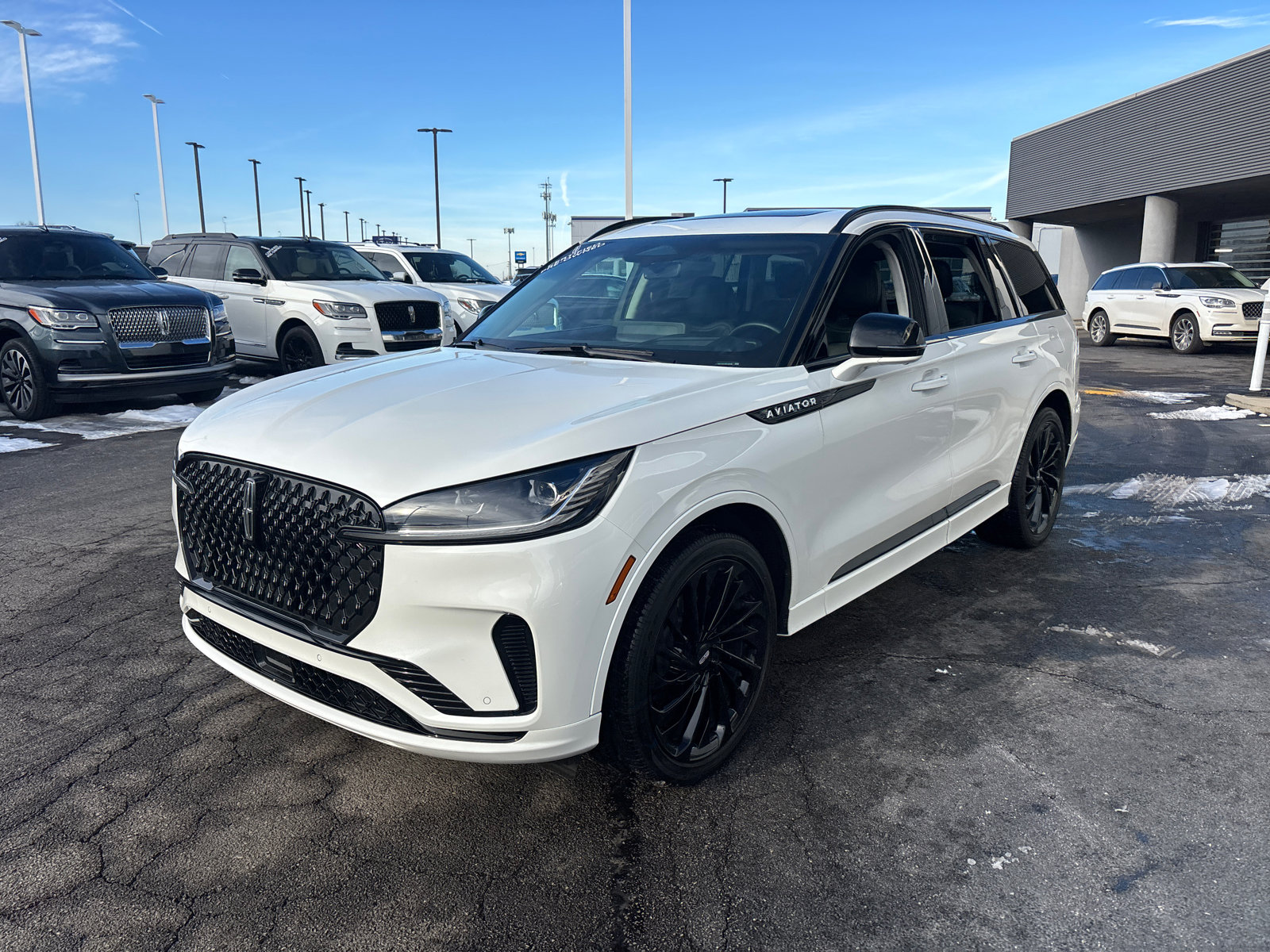 Certified 2025 Lincoln Aviator Reserve w/ Equipment Group 201A image 3