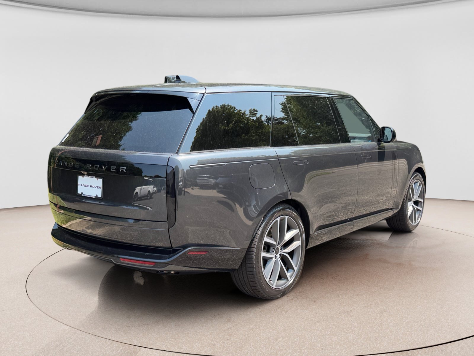 New 2026 Land Rover Range Rover Long Wheelbase SE AWD/4WD image 3