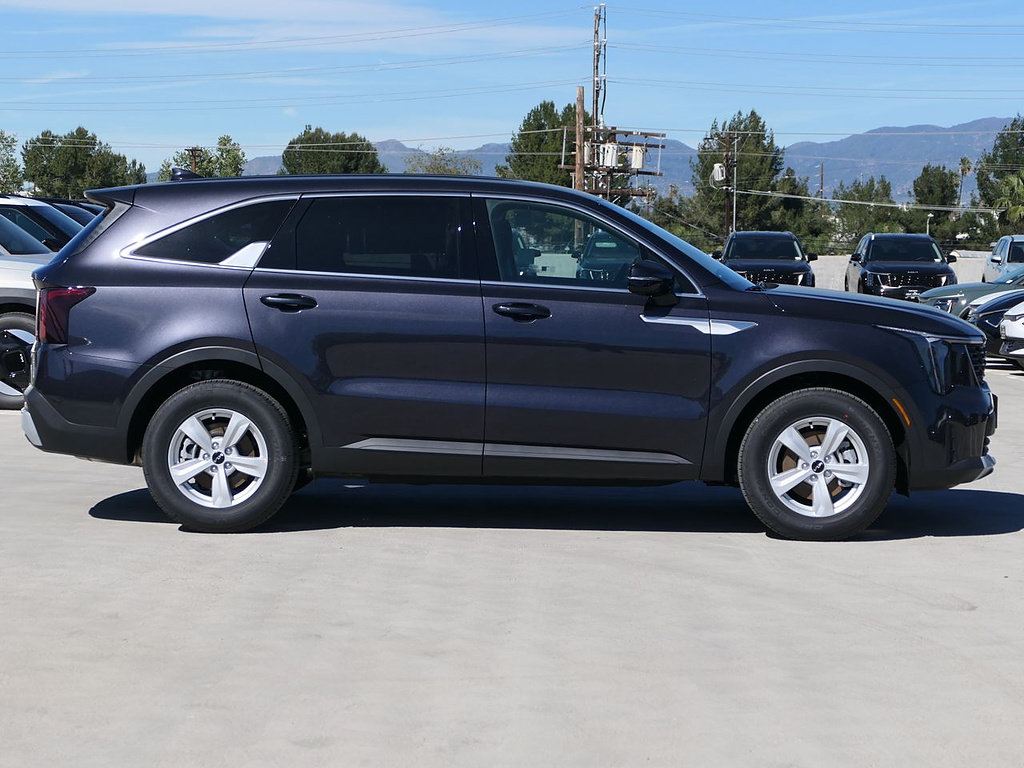 New 2026 Kia Sorento LX FWD image 2