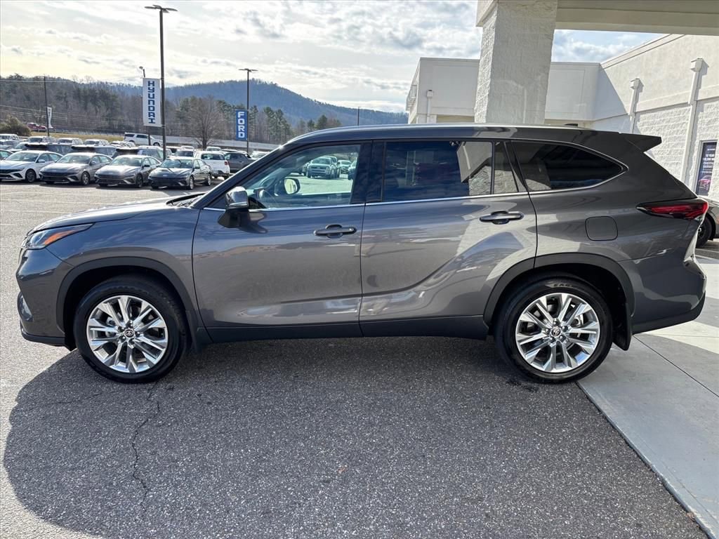 Used 2025 Toyota Highlander Limited image 24