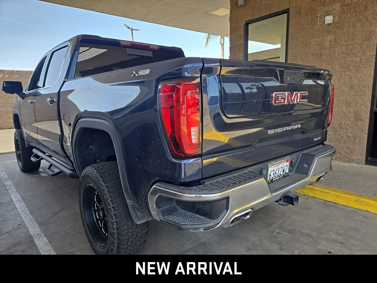Used 2020 GMC Sierra 1500 SLT w/ SLT Premium Package image 5