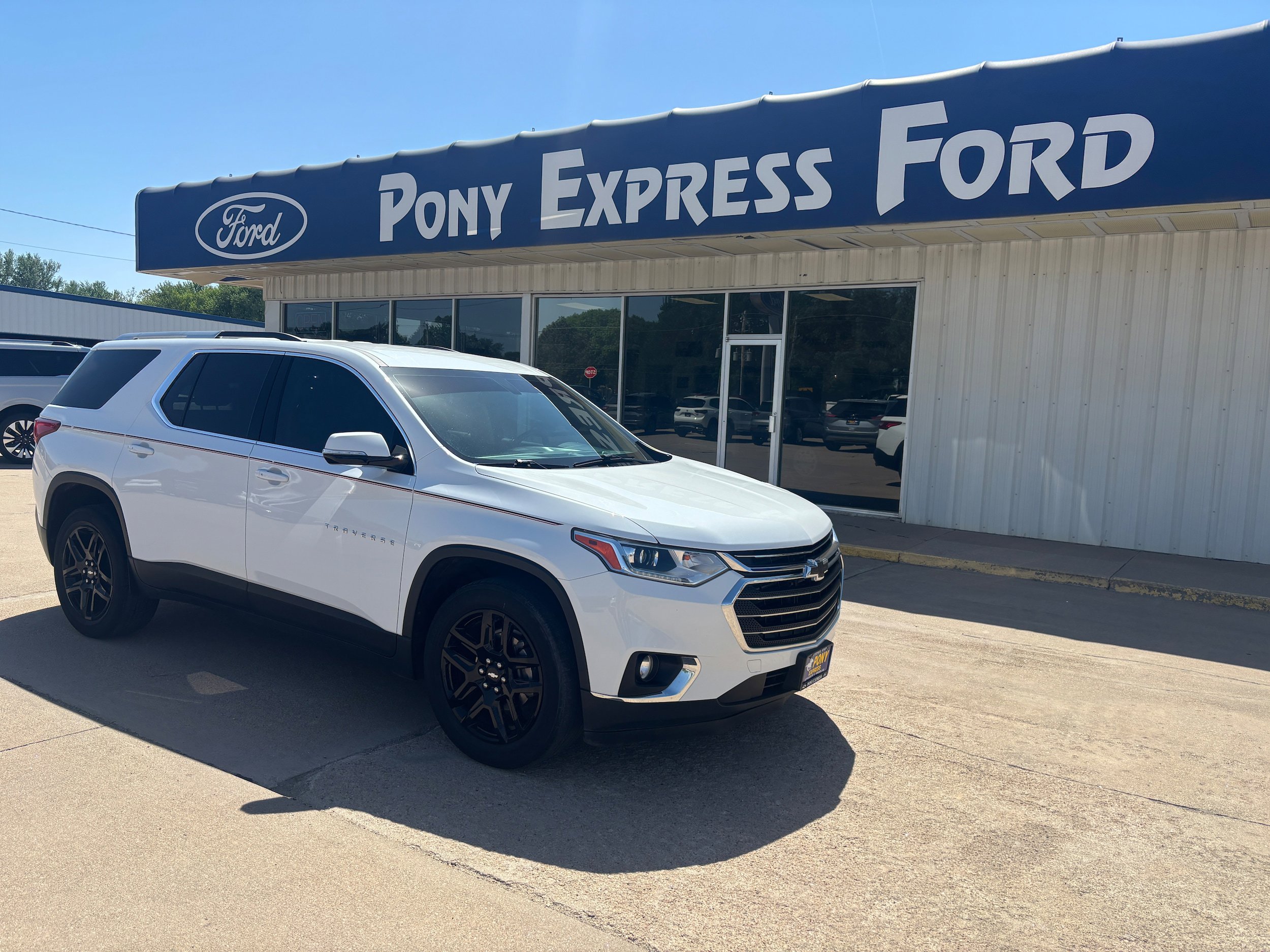 Used 2018 Chevrolet Traverse LT w/ LPO, Floor Liner Package AWD/4WD image 1