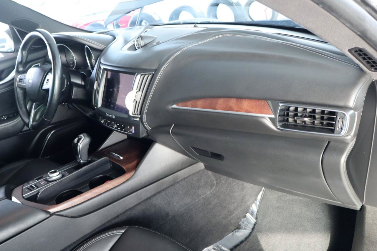 Used 2018 Maserati Levante GranLusso AWD/4WD image 40
