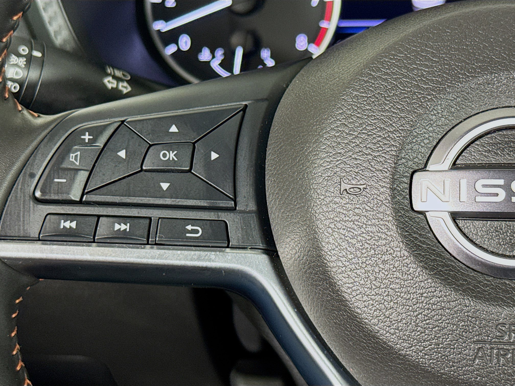 Used 2025 Nissan Sentra SR w/ Midnight Edition FWD image 11