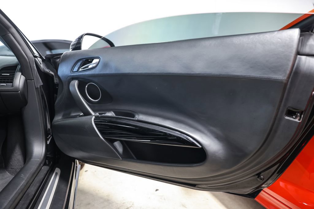 Used 2012 Audi R8 V10 w/ Enhanced Leather Pkg image 20
