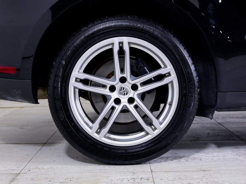 Certified 2025 Porsche Macan AWD/4WD image 21