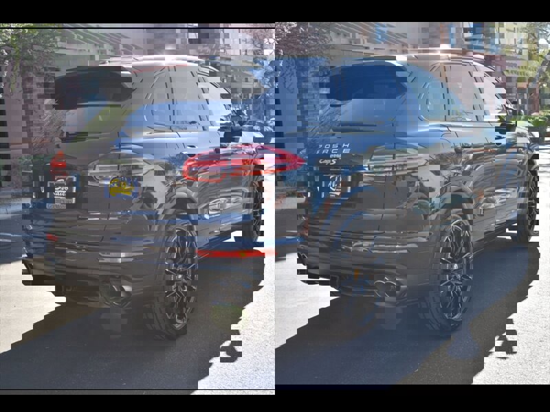 Used 2017 Porsche Cayenne S w/ Premium Package image 7