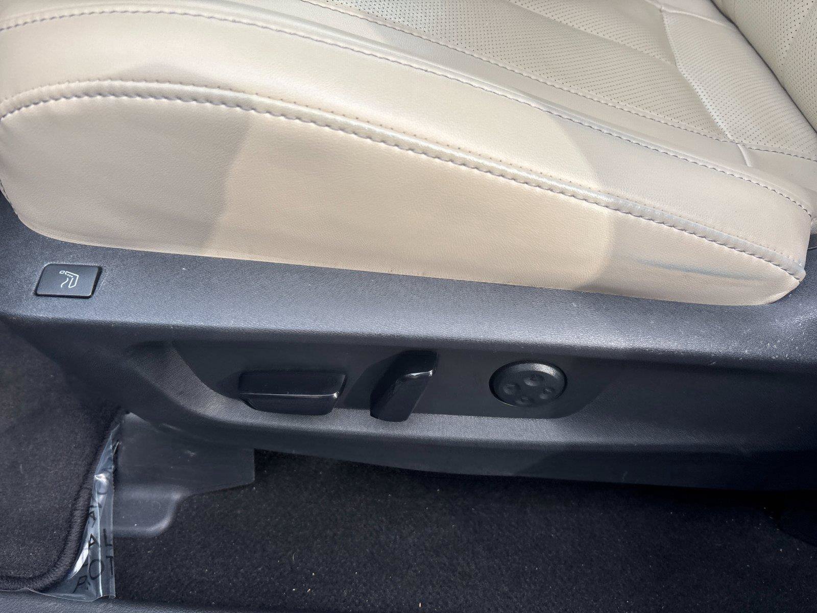 Used 2023 INFINITI QX60 Sensory w/ Cargo Package AWD/4WD image 16