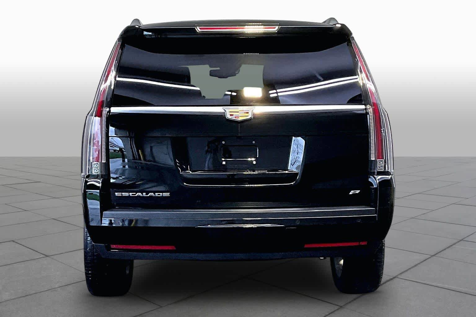 Used 2015 Cadillac Escalade Platinum AWD/4WD image 4