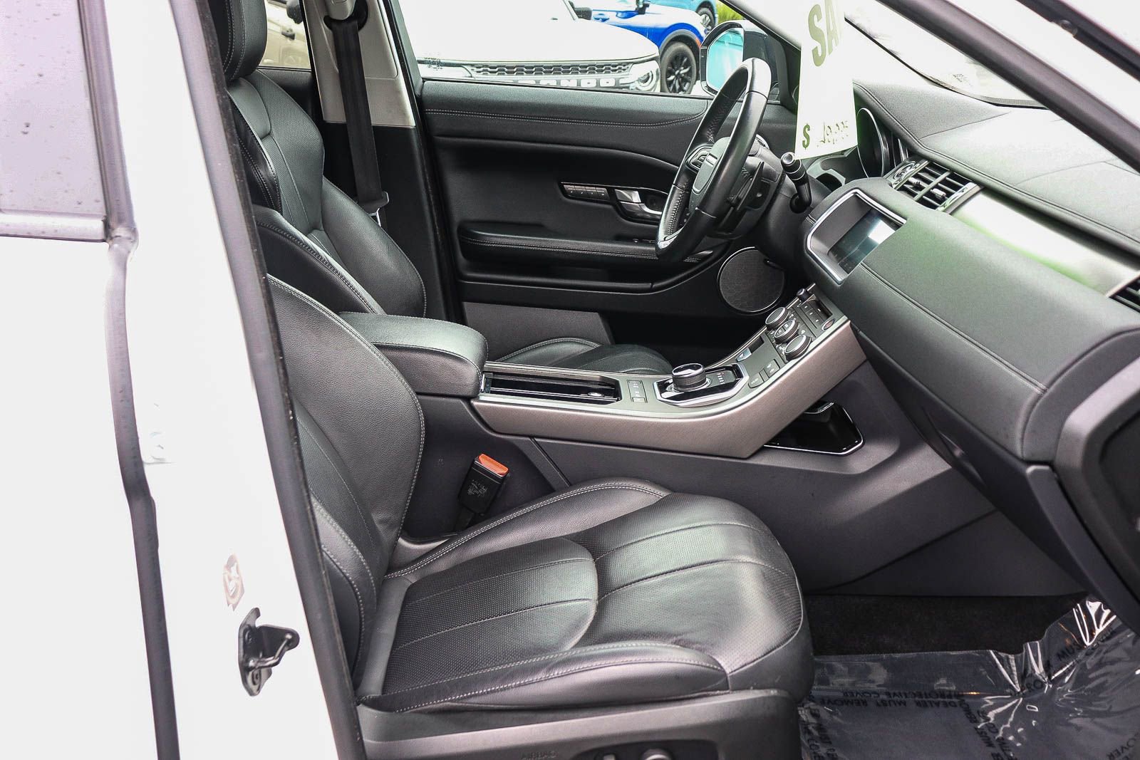 Used 2019 Land Rover Range Rover Evoque SE AWD/4WD image 16