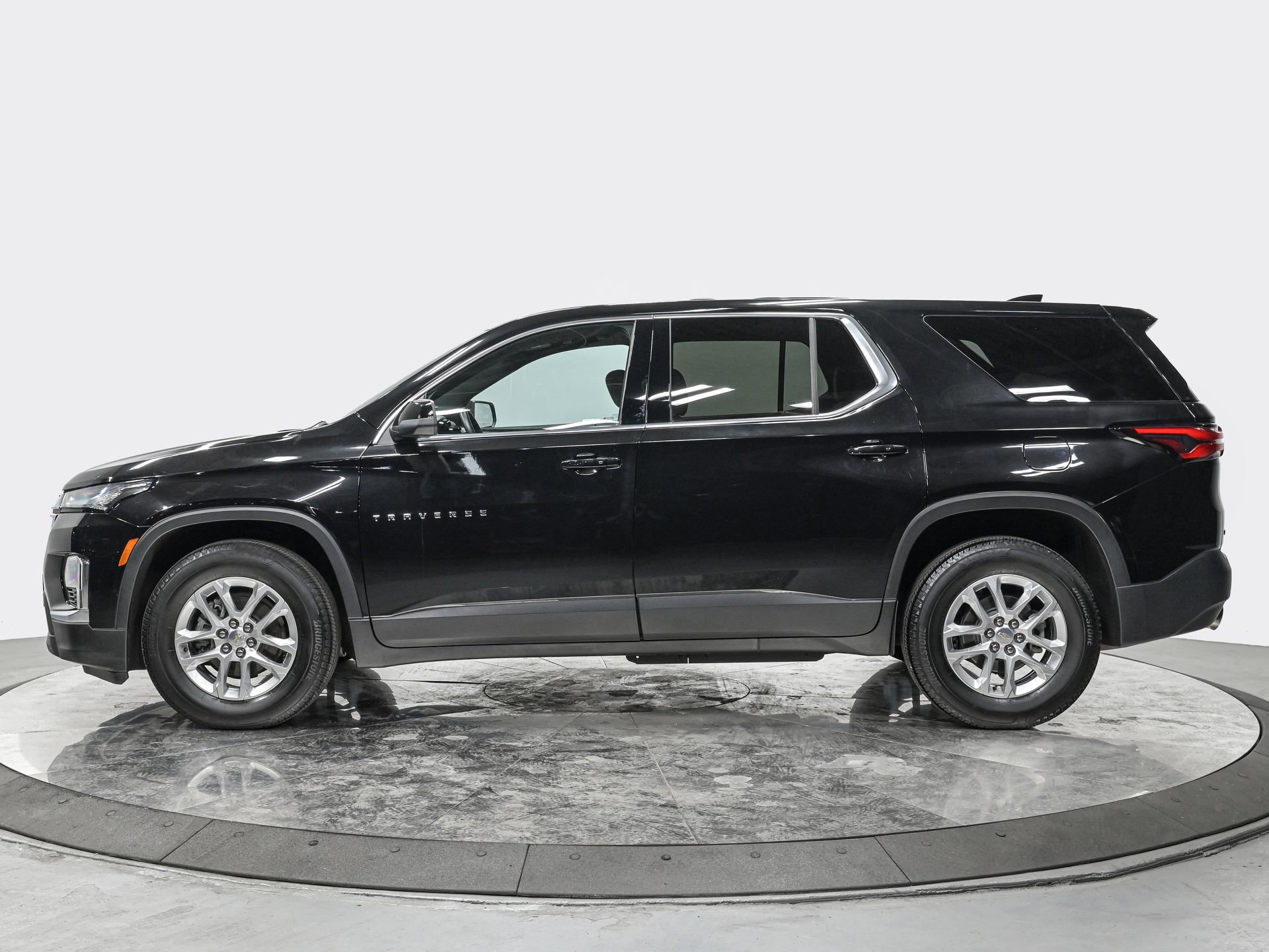 Used 2023 Chevrolet Traverse LS w/ LPO, Floor Liner Package AWD/4WD image 2