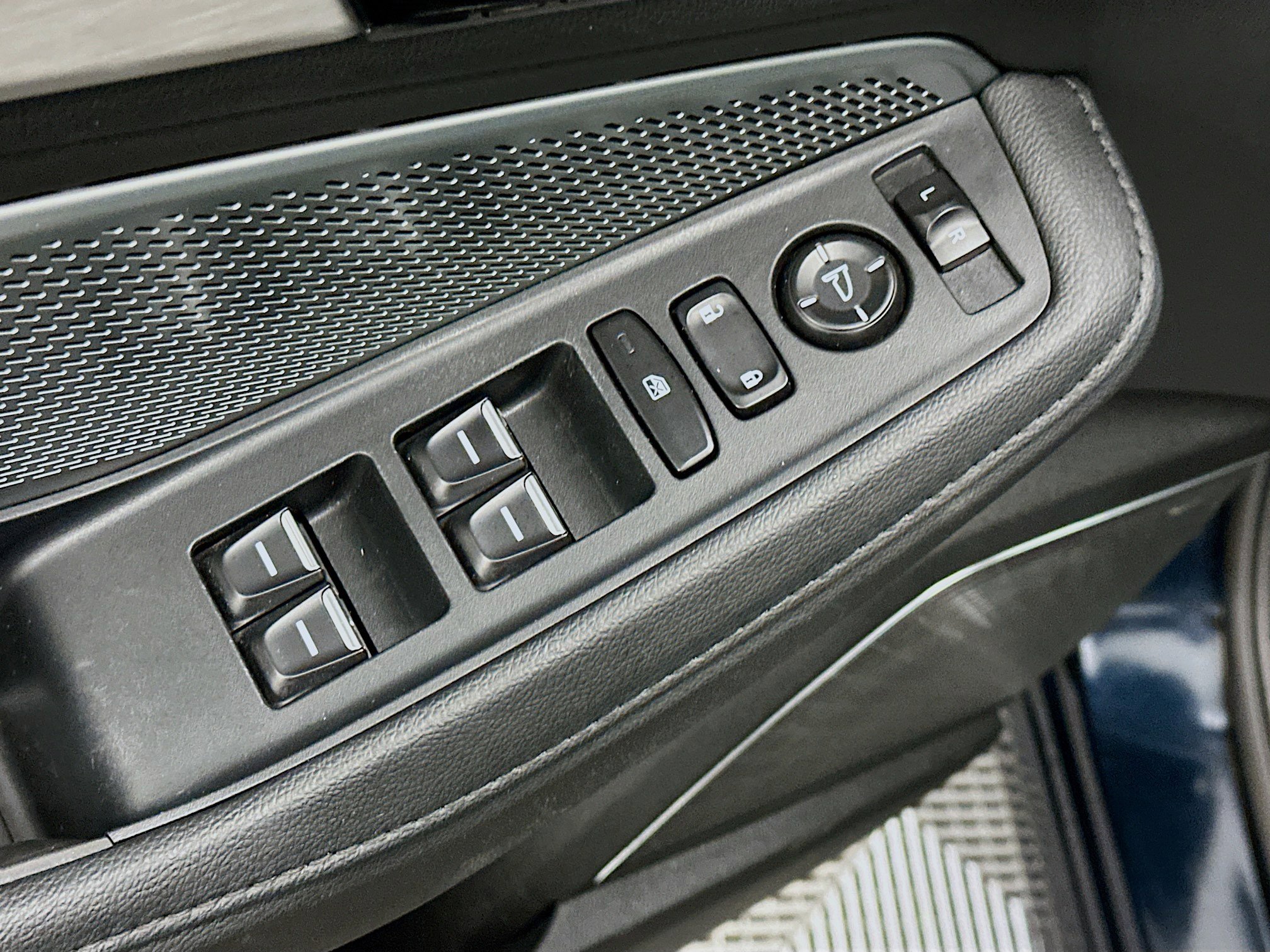 Used 2025 Acura MDX SH-AWD image 15