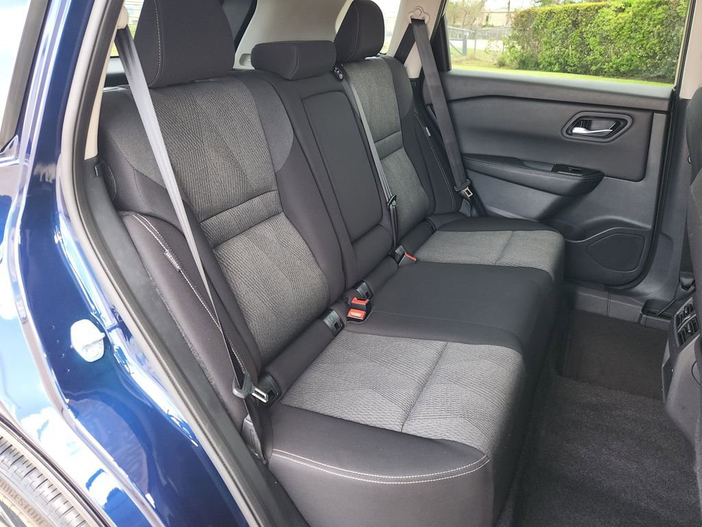 Used 2025 Nissan Rogue SV image 14